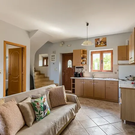 Chioureas アパート Lévktron