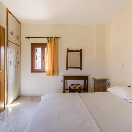 Chioureas Apartment Levktron