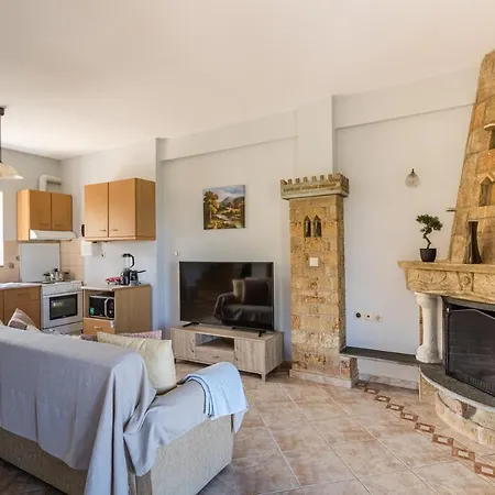 Chioureas Apartment *