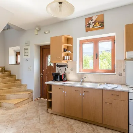Apartment Chioureas Levktron